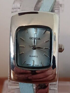 LADIES GENEVA Quartz Watch- Has unique watch band - WORKS